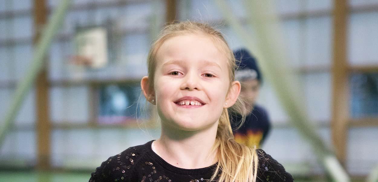 Glad og smilende barn