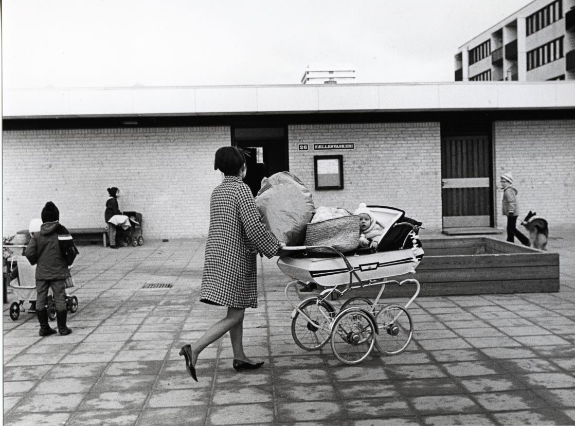 sort/ hvid, barnevogn, urbanplanen