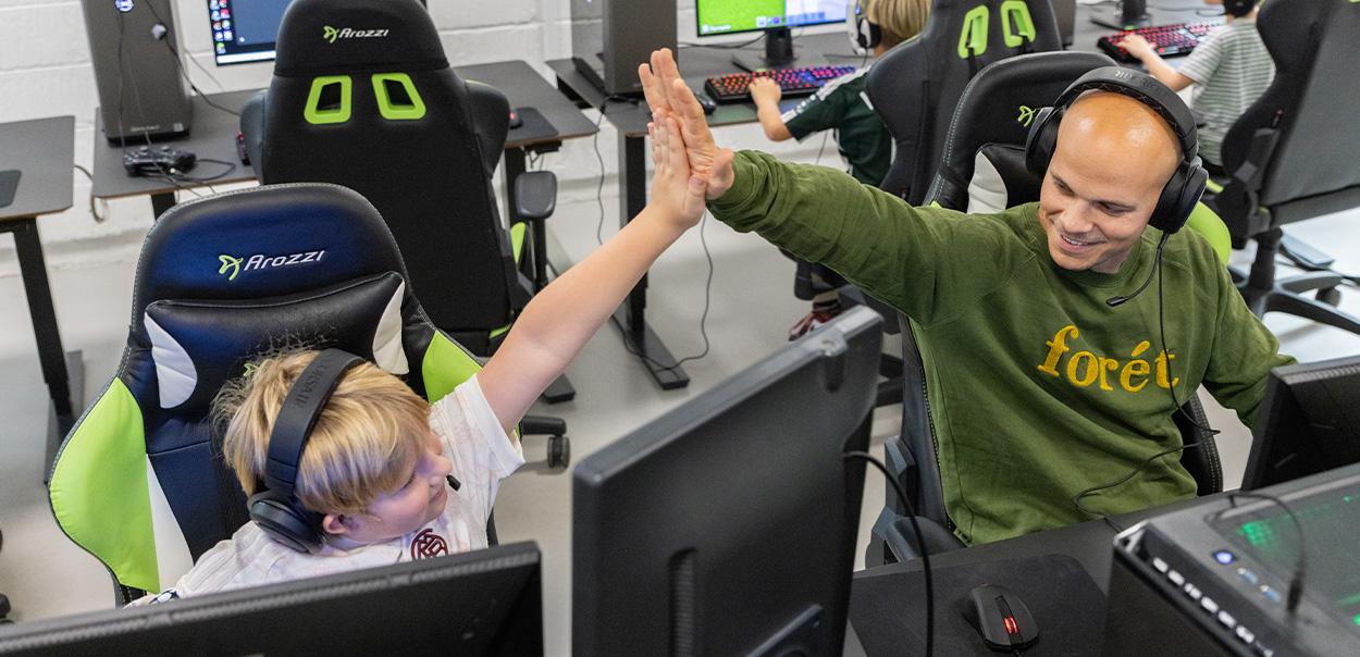 Highfive voksen og barn