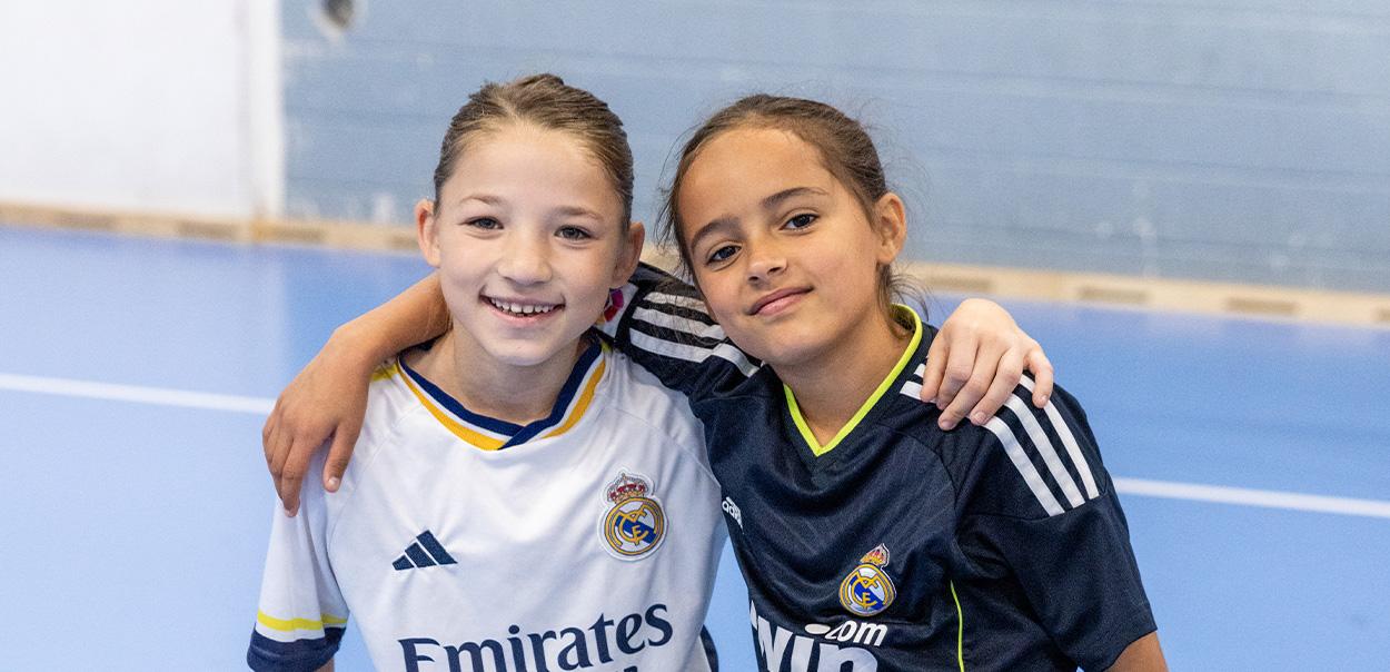 To fodboldbørn som ser seje ud