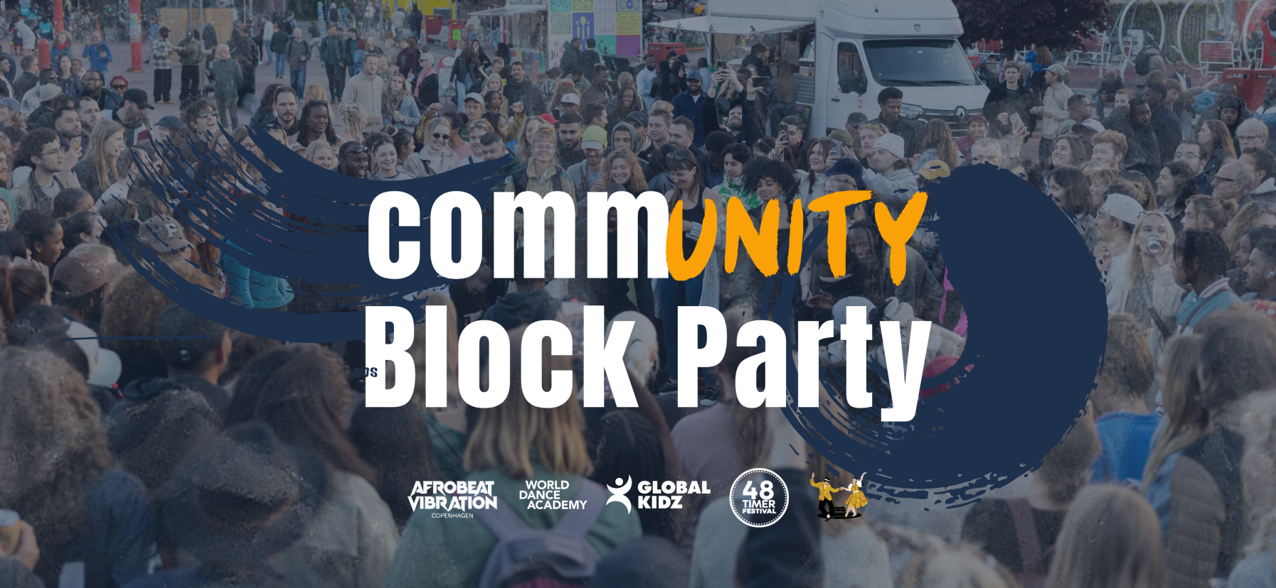 Billede af en masse mennesker til et tidligere community Block Party på Den Røde Plads
