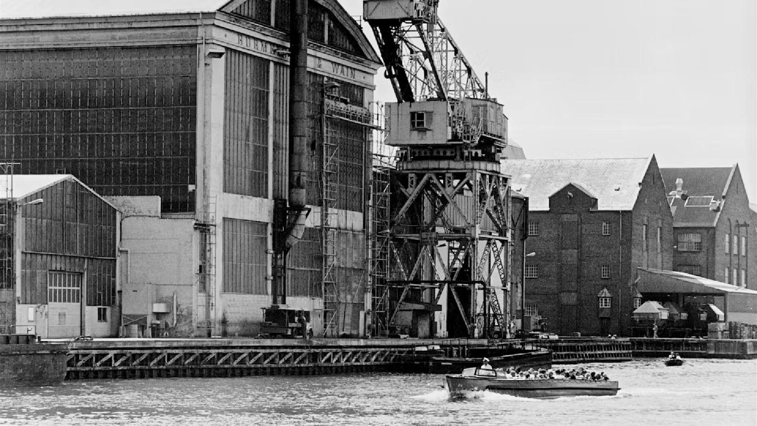 Julie Rønnow, havn, sort hvid