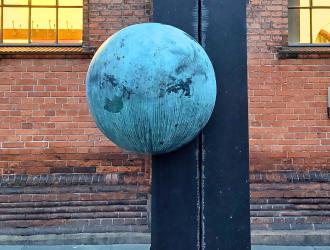 Skulptur til minde om Inge Lehmann